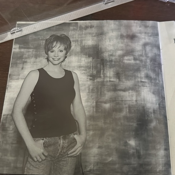 Reba Greatest Hits Volume III I’m a Survivor - Picture 13 of 14
